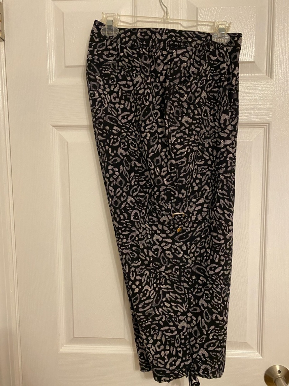 Chico's Black and Light Gray Printed Capris